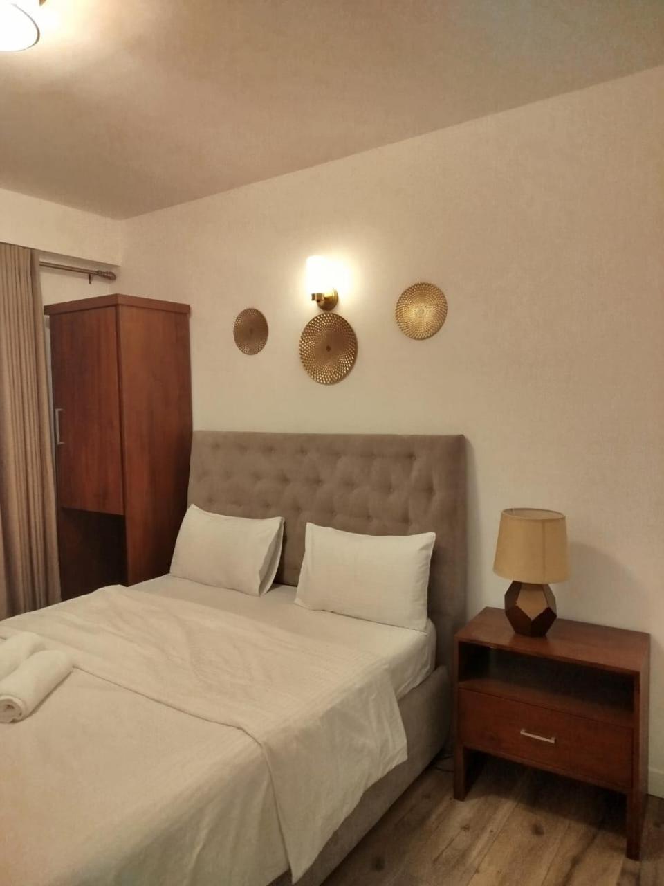 Lake View Residencies نوفارا إيلِيا المظهر الخارجي الصورة